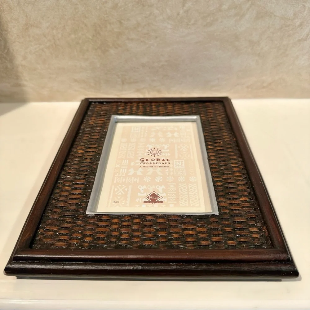 Fetco International Vertical/Horizontal 4 x 6 Flat Rattan Weave Wooden Frame